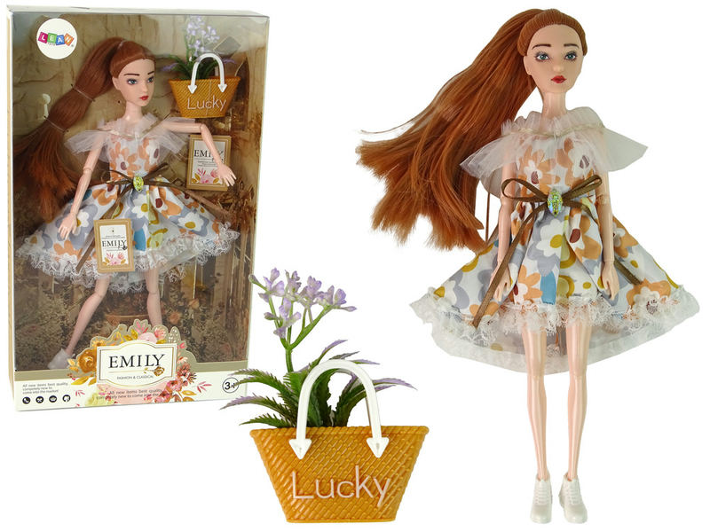 Lelle Emily ar rudajiem matiem un ziediem