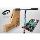 SOKE BOX komplekta iepakojums, stūre, aproce un uzlīmes uz gaiša fona
