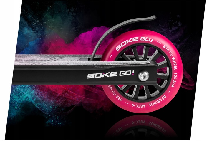 SOKE Go! triku skrejriteņa aizmugurējais ritenis un FLEX FENDER bremze no sāna ar rozā 100 mm riteni