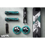 SOKE XTR Phantom detaļu izvietojums uz pelēka fona ar rokturiem, riteņiem, dakšu un deck virsmu