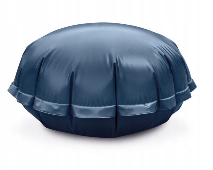 Piepumpēts Intex baseina spilvens uz balta fona sānskatā