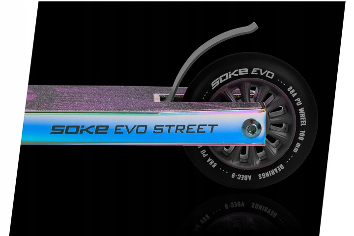SOKE EVO Street klāja un aizmugurējā riteņa tuvplāns ar FLEX FENDER bremzi