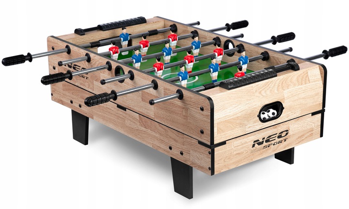 Futbola spēļu galds Neo-Sport NS-800 no priekšējā leņķa ar koka imitācijas korpusu un spēlētāju figūriņām.