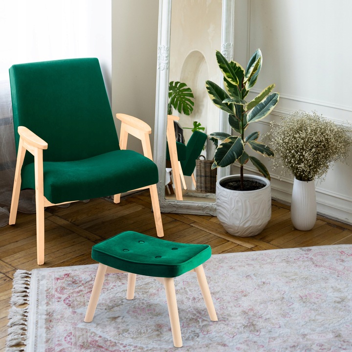 Sofotel Norse podnóżks pie zaļa atpūtas krēsla mājīgas istabas interjerā