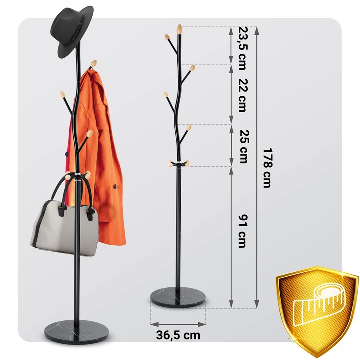 Stāvošs drēbju statīvs Massido ar norādītiem izmēriem 178 cm un 36,5 cm, ar piekārtu mēteli un somu