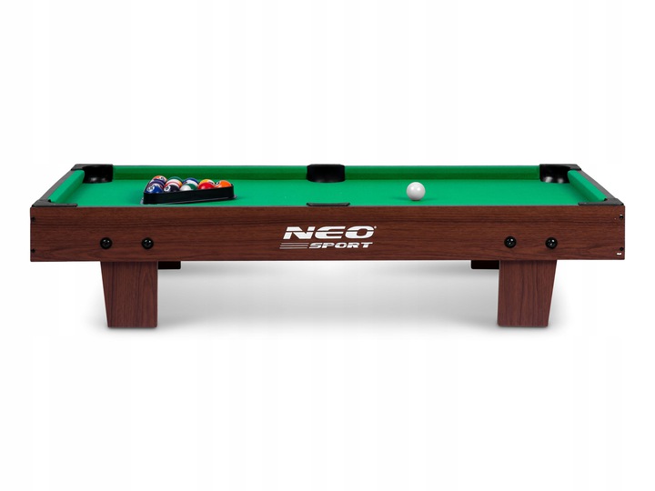 Neo-Sport mini biljarda galds sānskatā ar redzamu zemo korpusu un bumbu komplektu uz virsmas