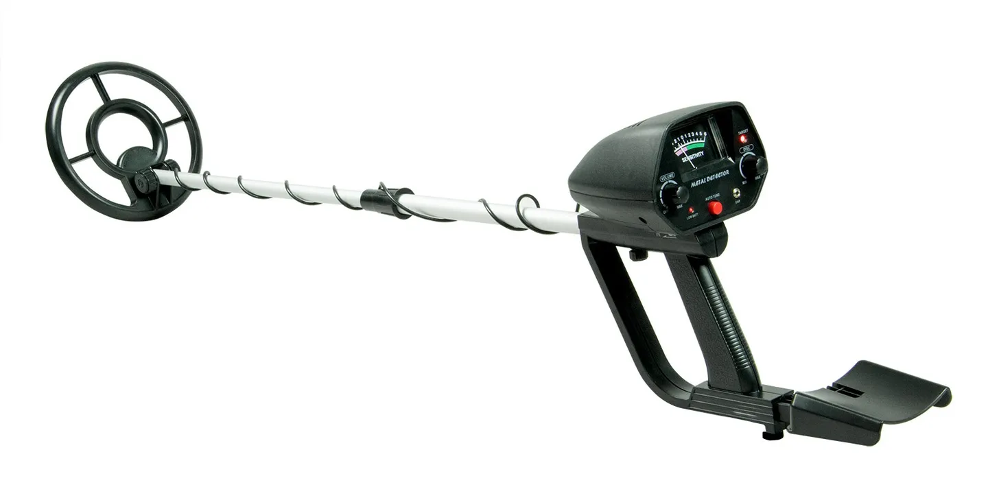Cobra Tector CT-1062 metāla detektors slīpā skatā ar redzamu zondi un vadības paneli