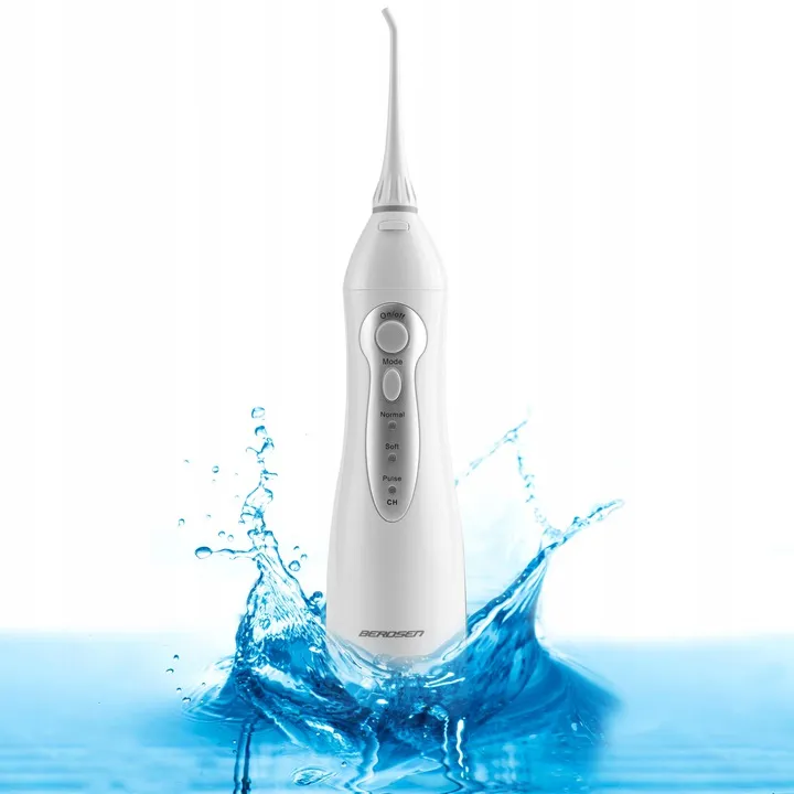 Berdsen ClearJet X3 zobu irrigators vertikālā skata priekšpusē ar ūdens akcentu apakšā