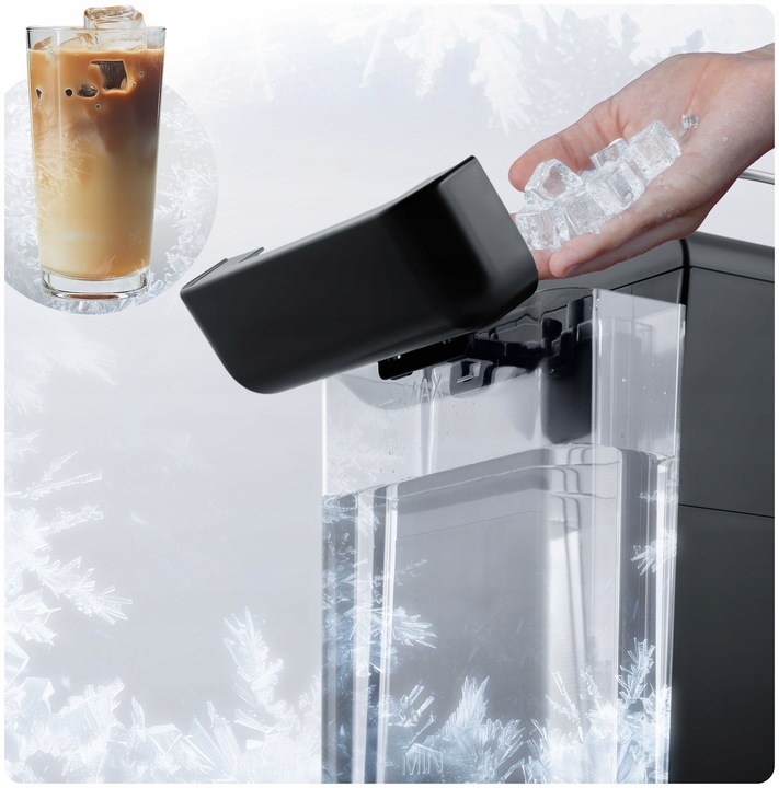 Kafijas automāta aukstā espresso lietojums ar ledu ūdens tvertnē un gatavu auksto dzērienu
