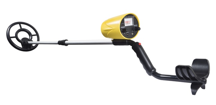 Cobra Tector CT-1066 pilnā garumā uz balta fona ar redzamu roku balstu