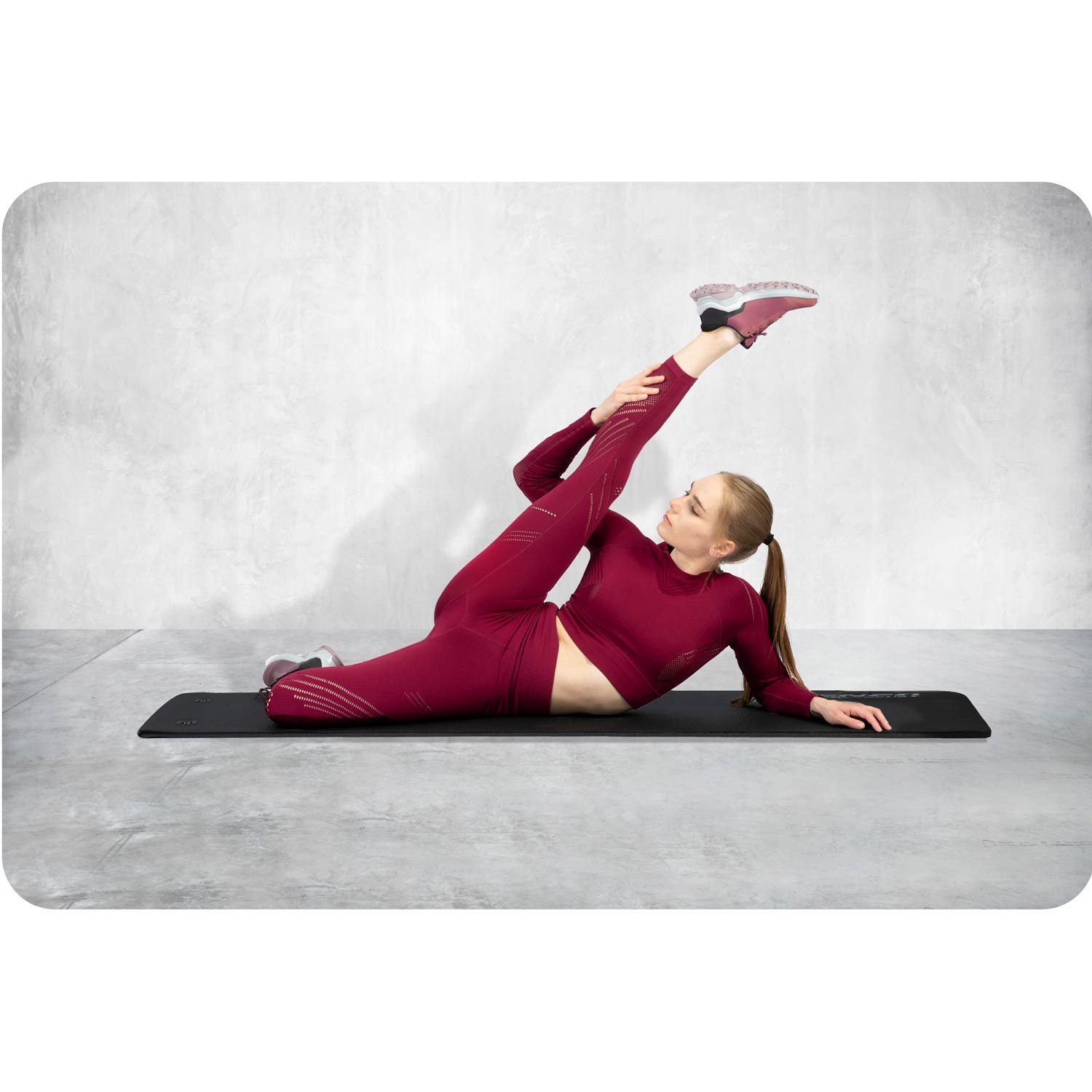 Treniņu paklājiņš ar caurumiem Neo-Sport 183 x 60 cm, biezs, melns – produkta galerijas skats, 2. pozīcija